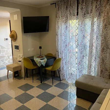 Apartment Holy Isle Garden Fiumicino